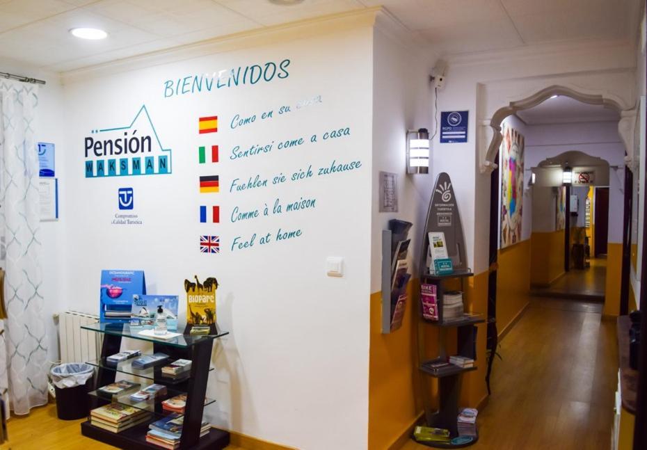 Pension Waksman Valencia Buitenkant foto