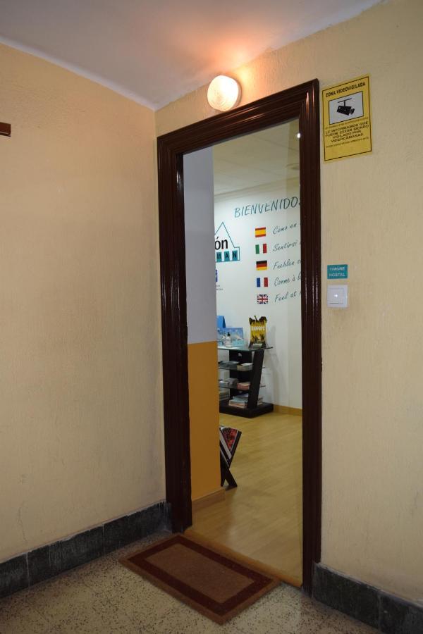 Pension Waksman Valencia Buitenkant foto
